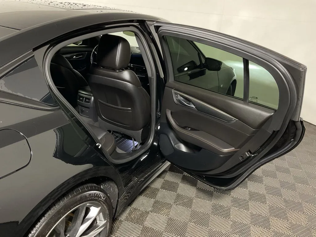 Cadillac CT5 photo 33