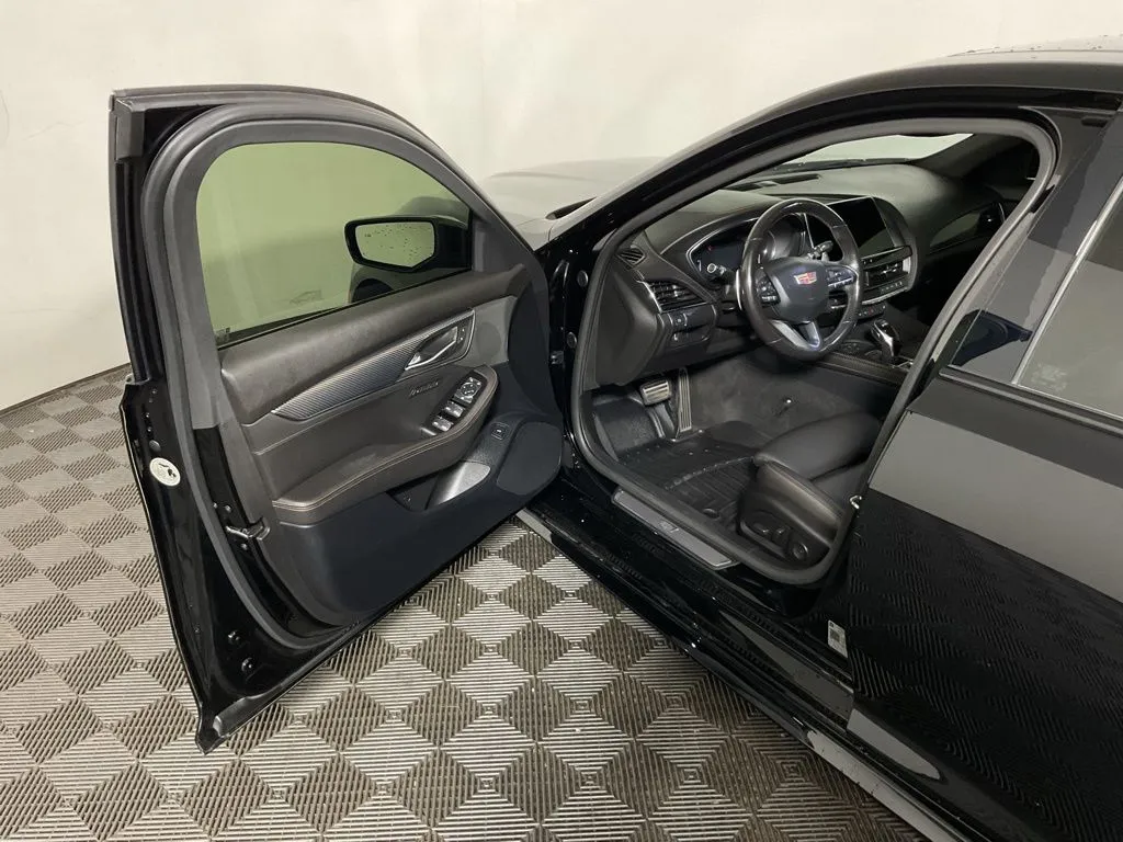 Cadillac CT5 photo 18