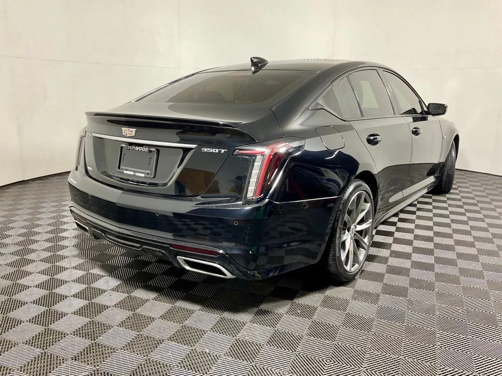 Cadillac CT5 photo 16