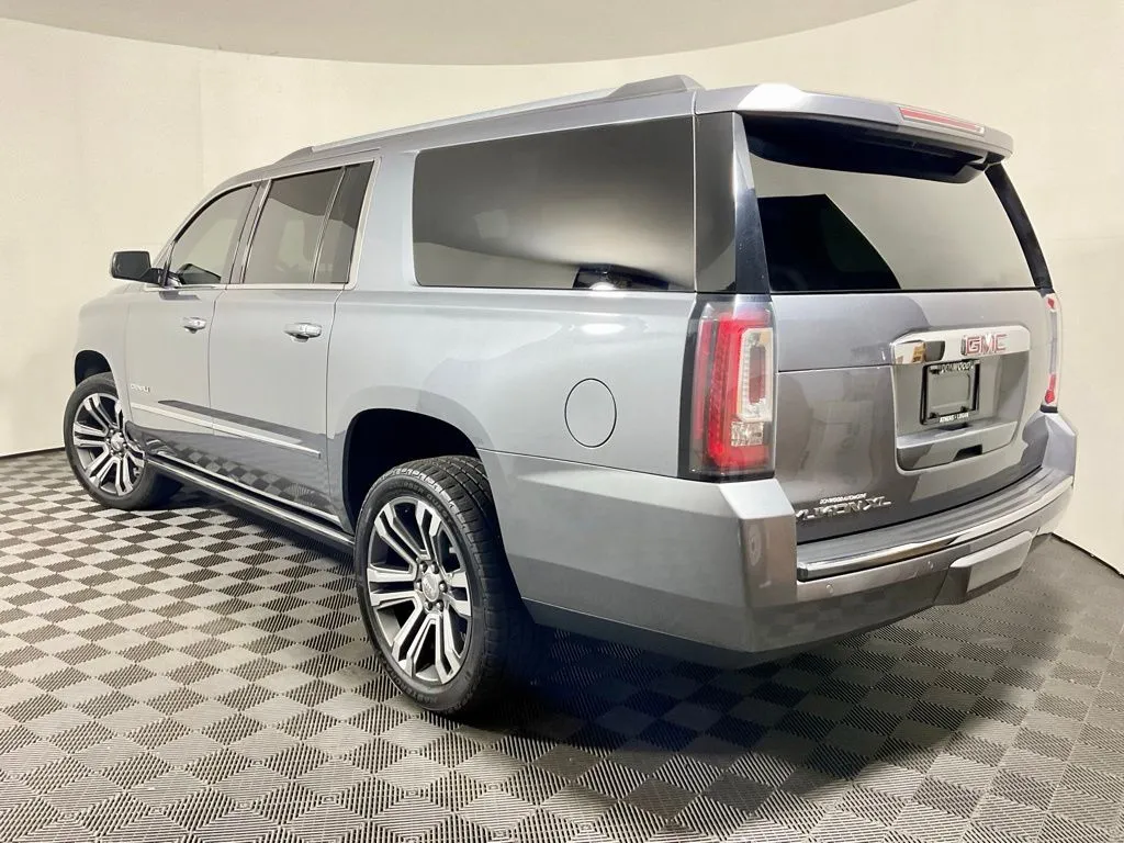 GMC Yukon XL photo 13