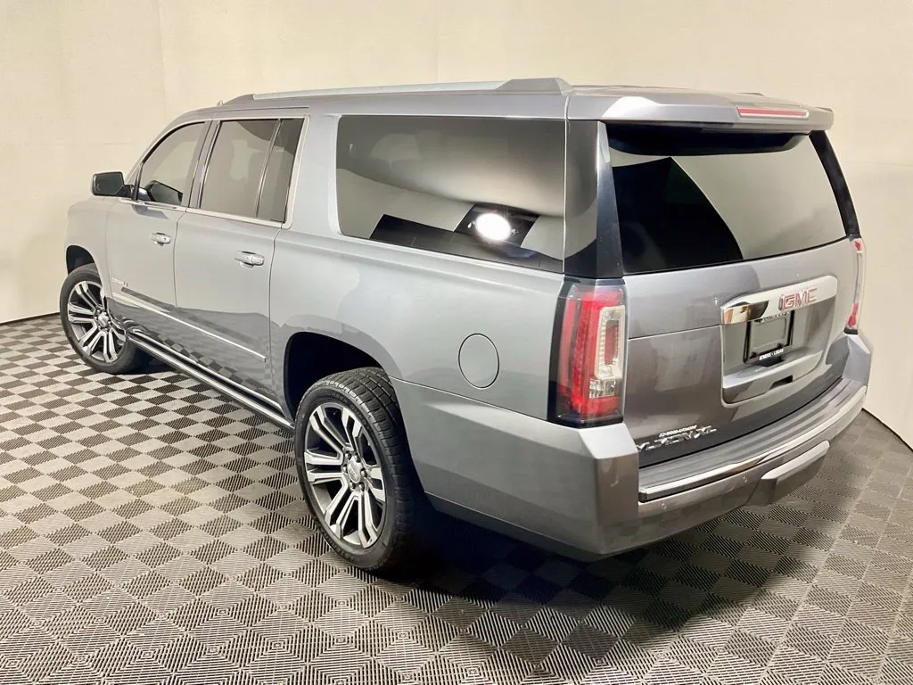 GMC Yukon XL photo 14