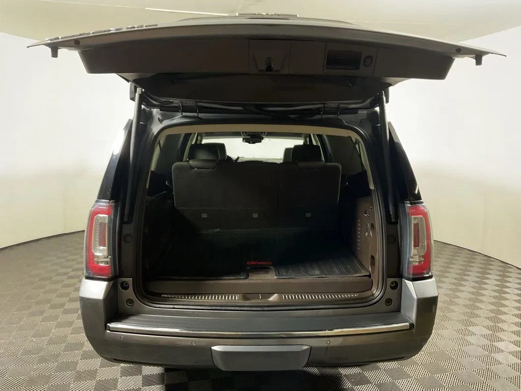 GMC Yukon XL photo 16