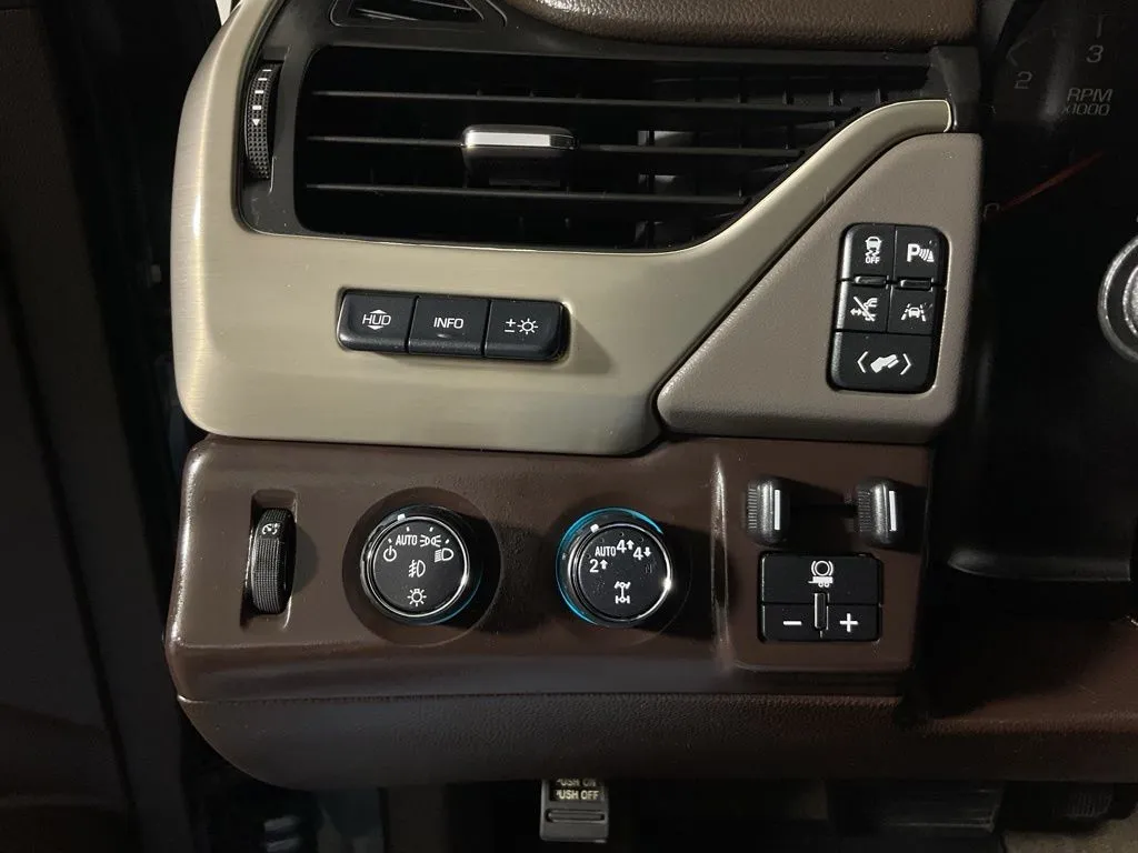 GMC Yukon XL photo 30