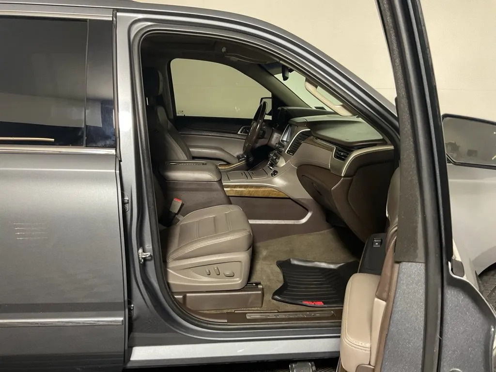 GMC Yukon XL photo 38
