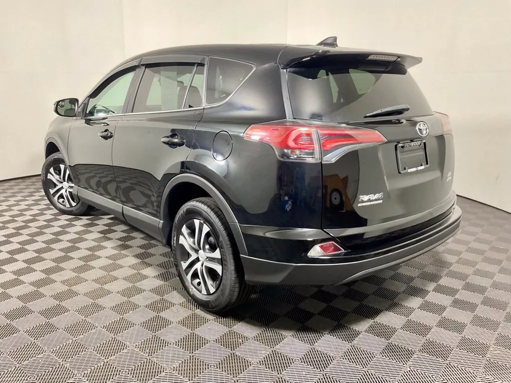 Toyota RAV4 photo 9