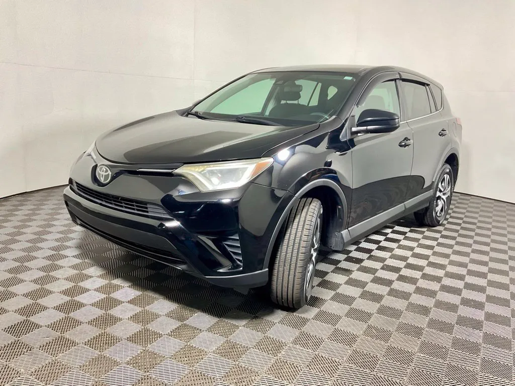 Toyota RAV4 photo 2