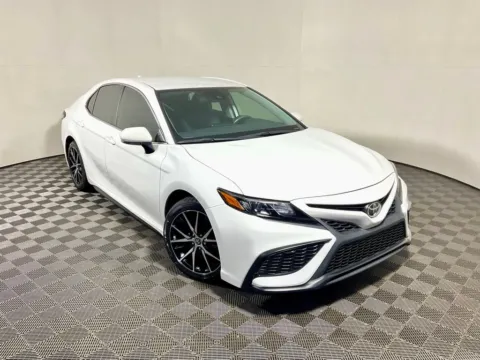 More photos of 2023 Toyota Camry SE at Don Wood Hyundai, OH