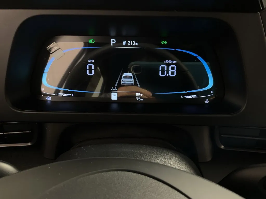 Hyundai Elantra photo 24