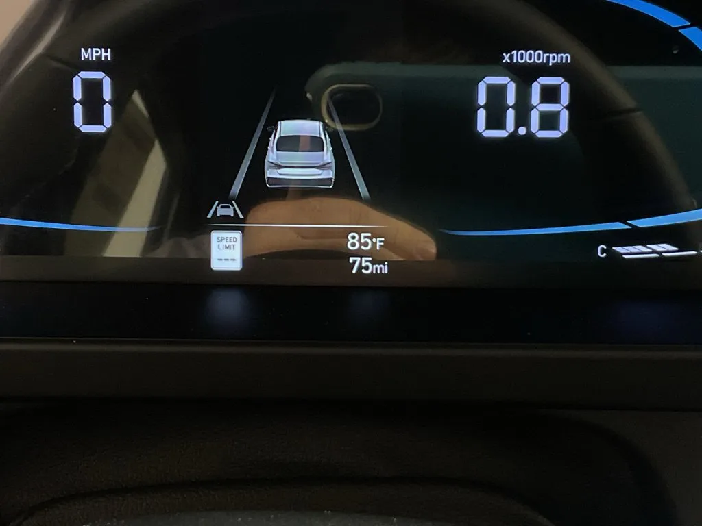 Hyundai Elantra photo 40