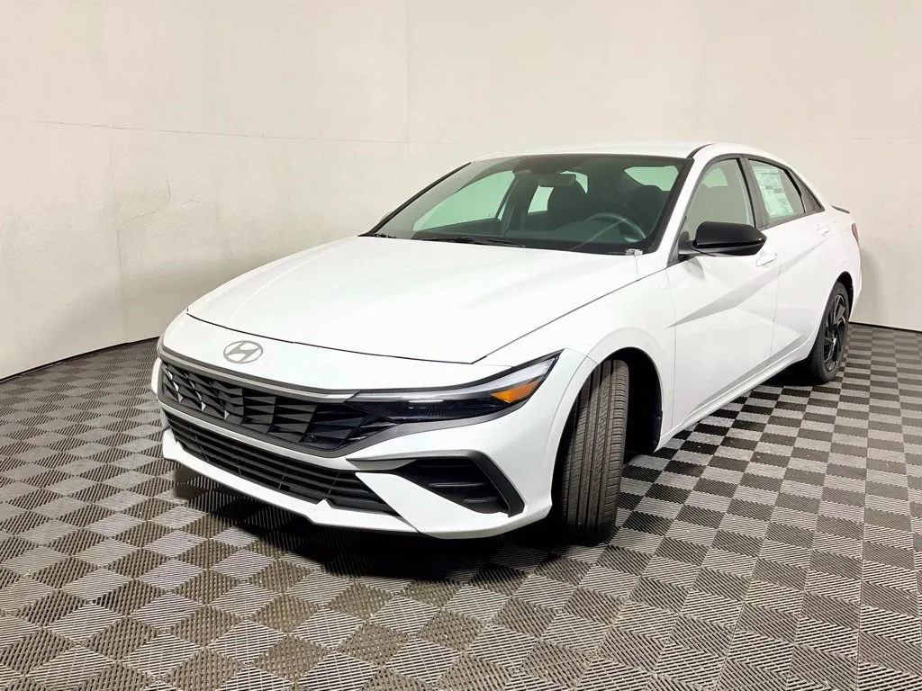 Hyundai Elantra photo 2