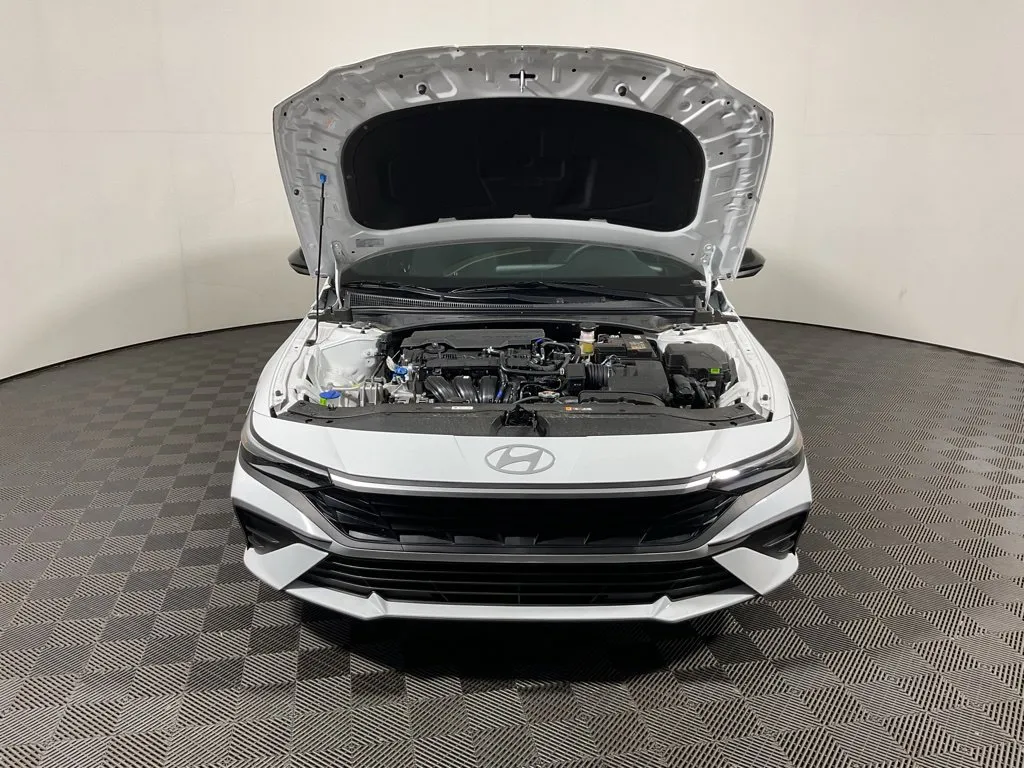 Hyundai Elantra photo 7