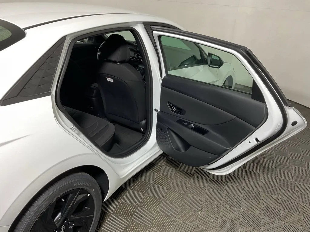 Hyundai Elantra photo 32
