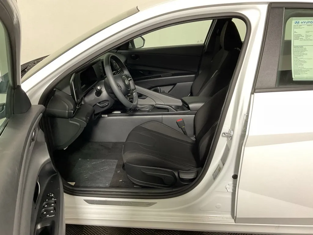 Hyundai Elantra photo 19