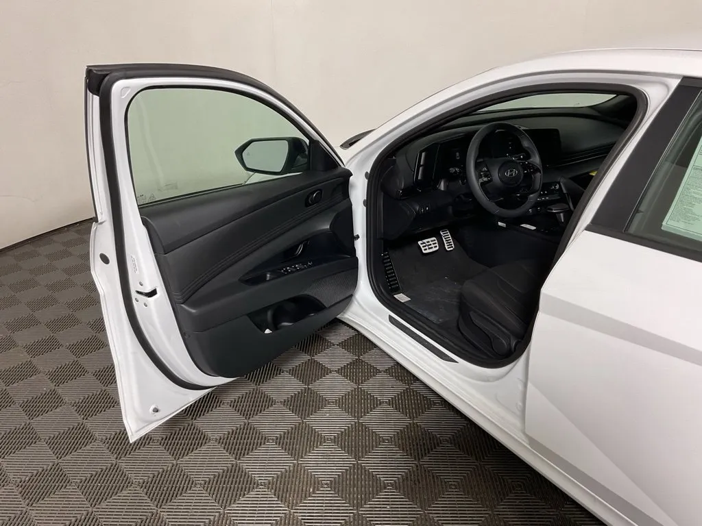 Hyundai Elantra photo 17