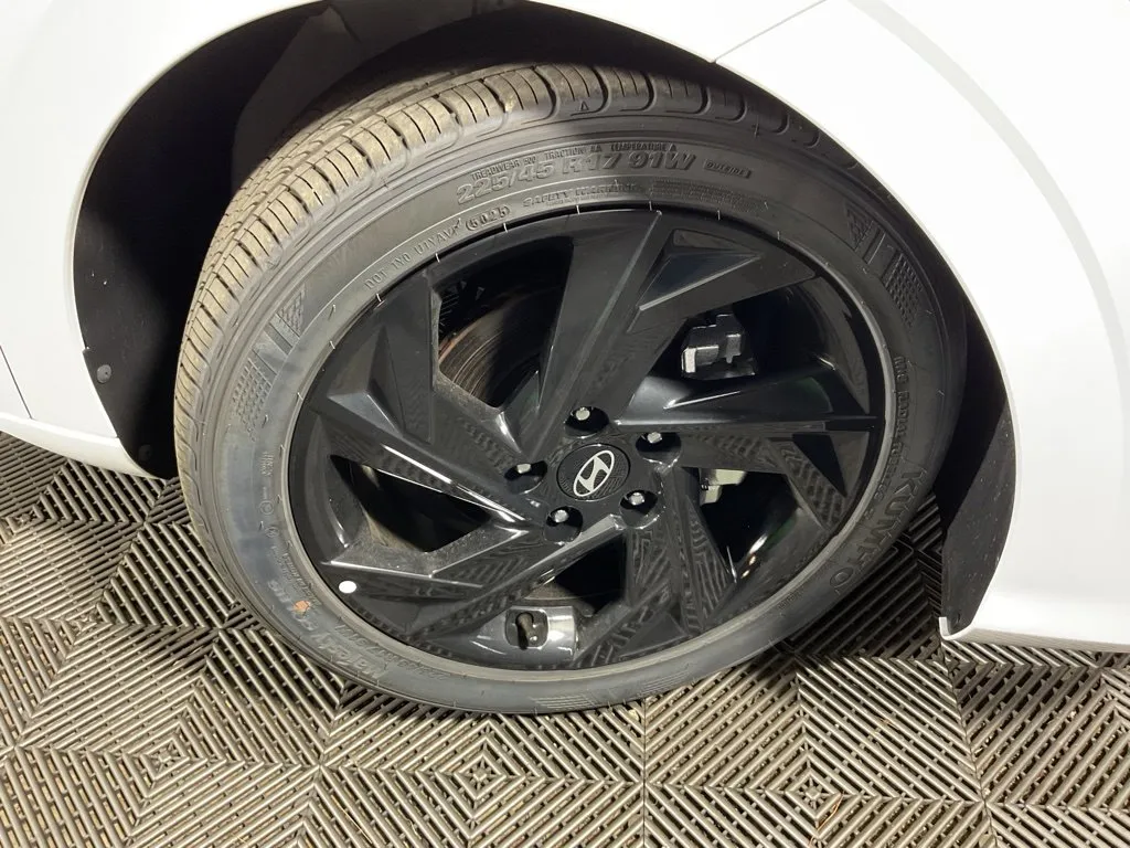 Hyundai Elantra photo 38