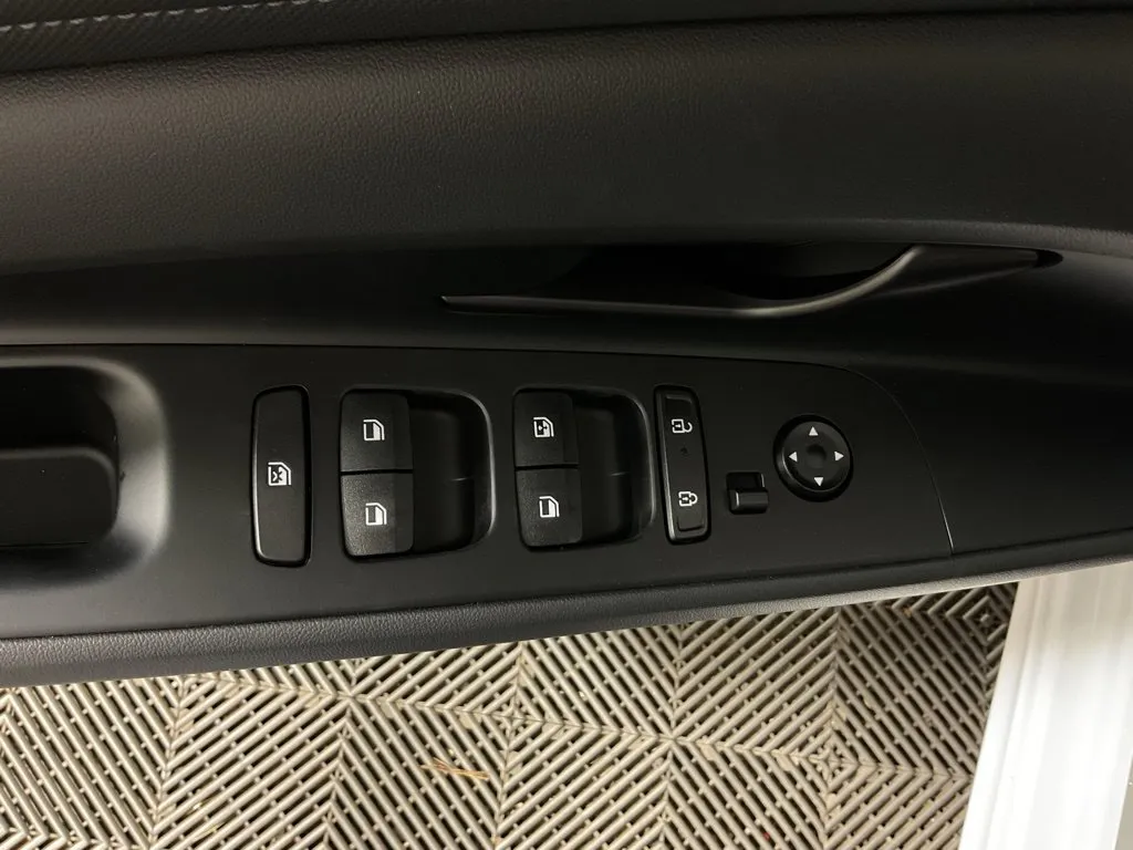 Hyundai Elantra photo 18