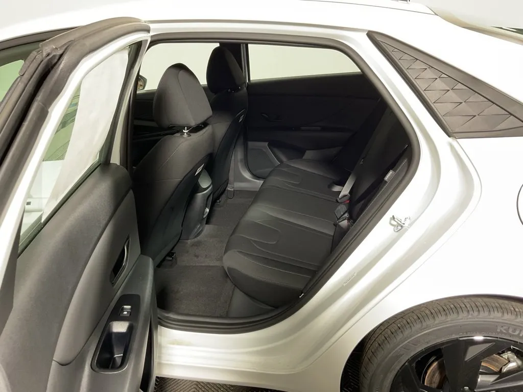 Hyundai Elantra photo 31