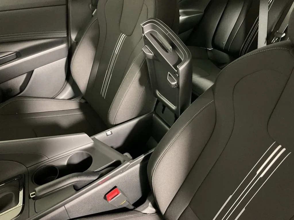 Hyundai Elantra photo 29