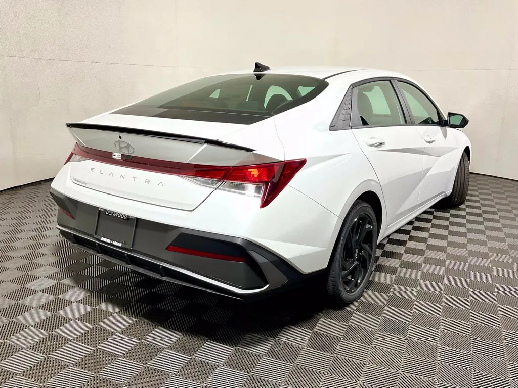 Hyundai Elantra photo 15