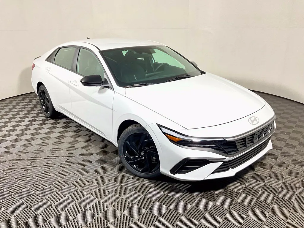 Hyundai Elantra photo 4