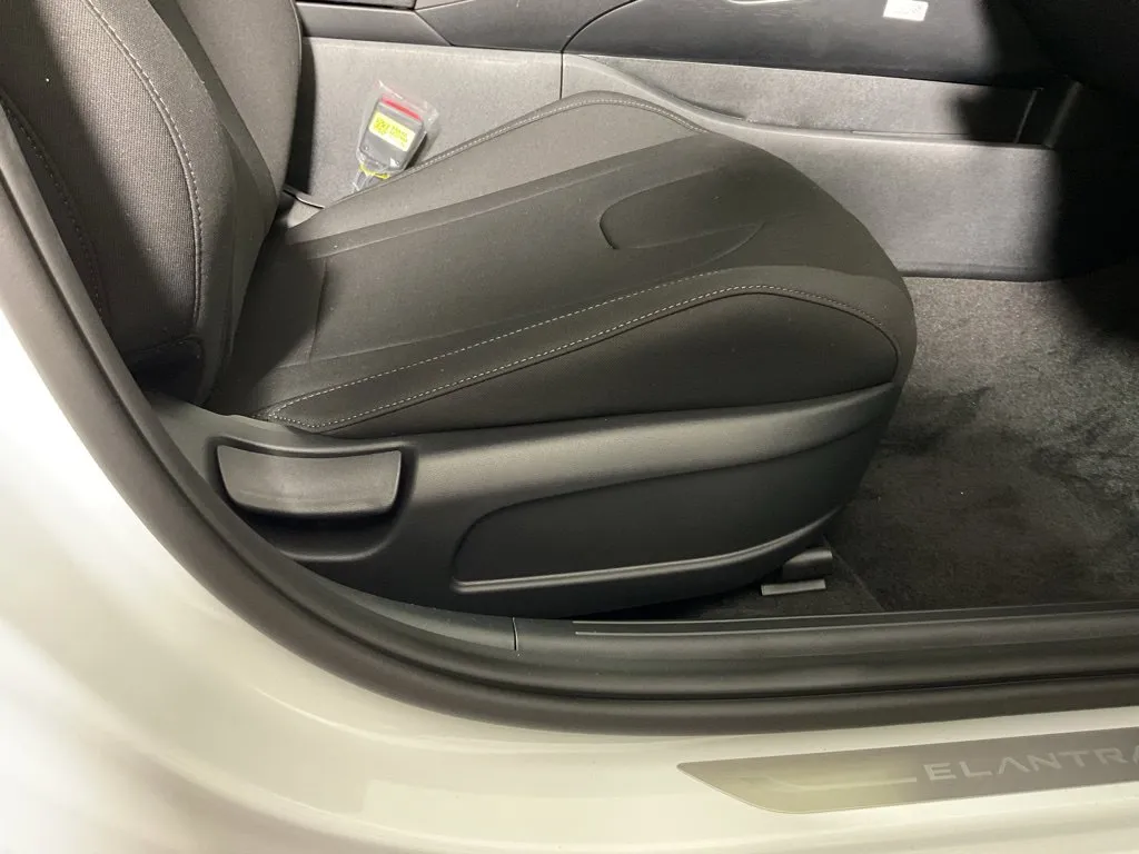 Hyundai Elantra photo 36