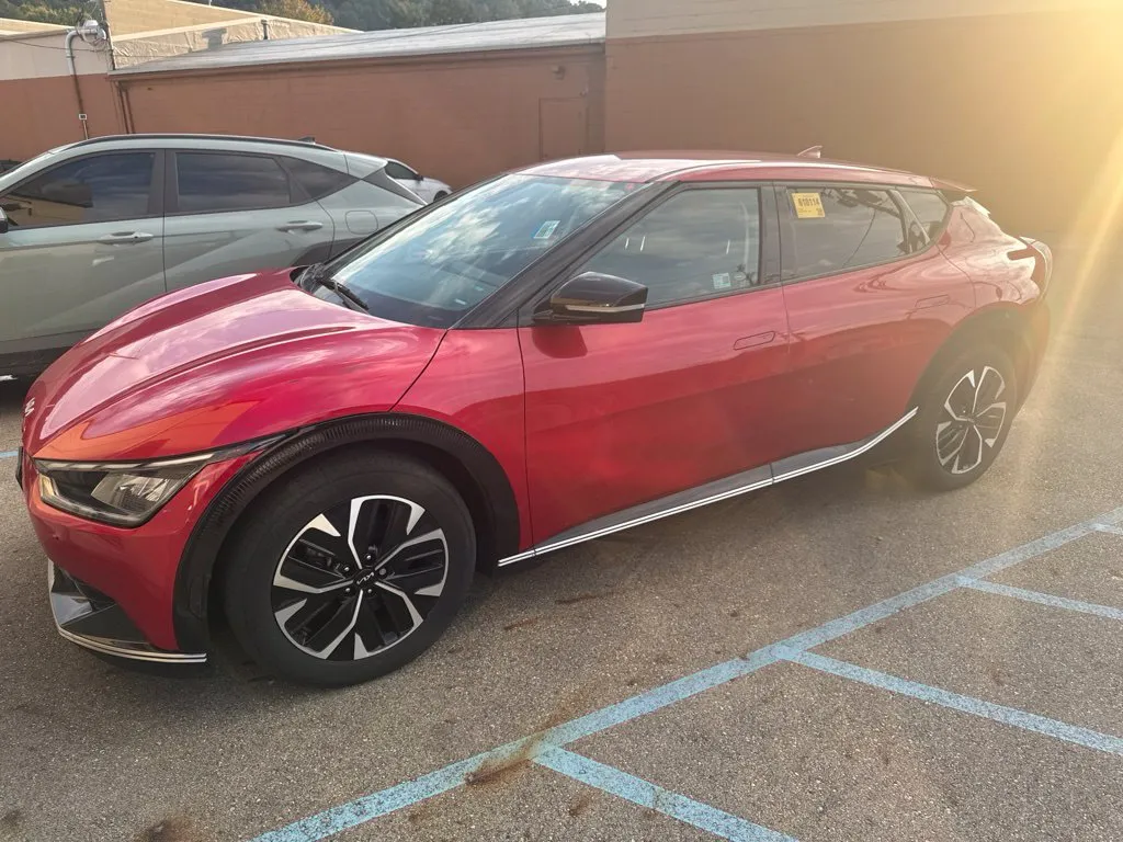 Kia EV6 photo 2