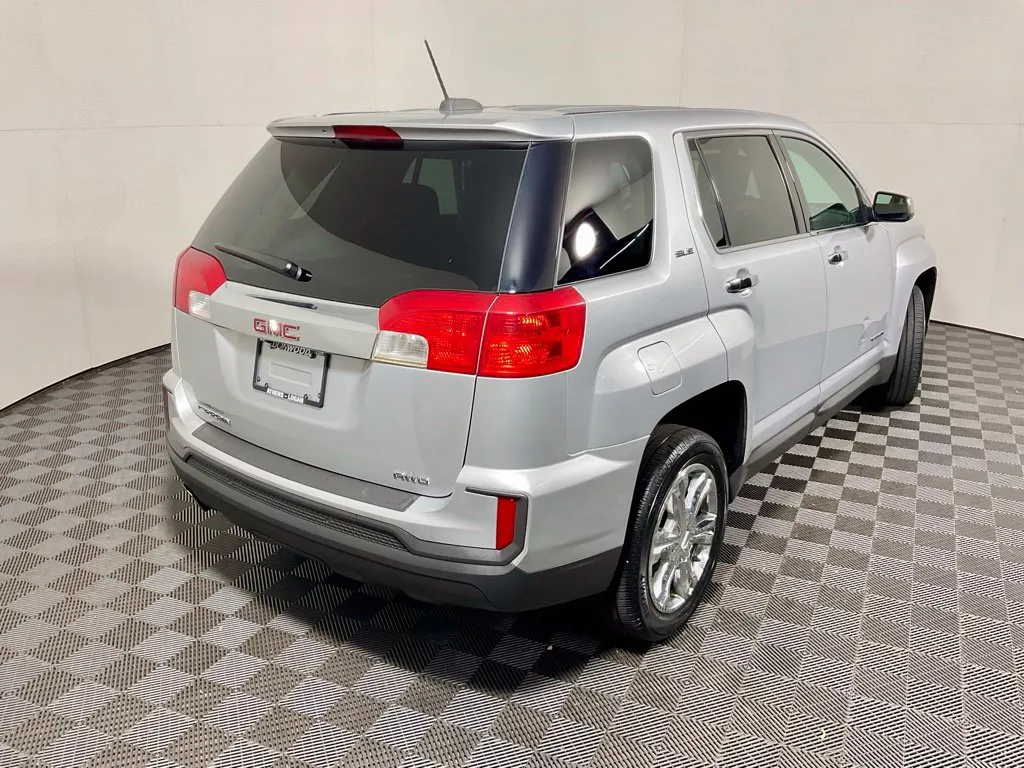 GMC Terrain photo 16