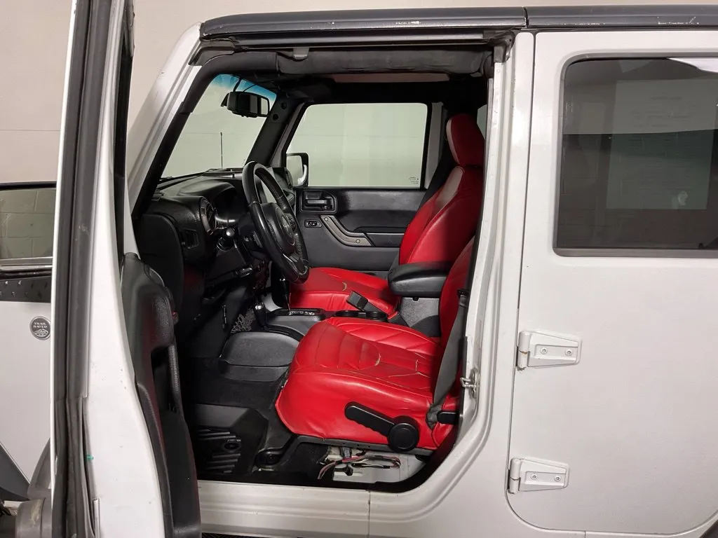 Jeep Wrangler photo 17