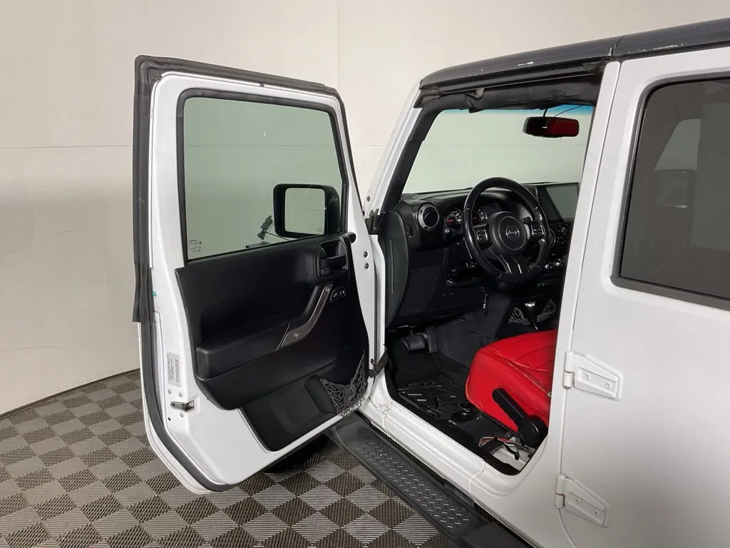 Jeep Wrangler photo 16