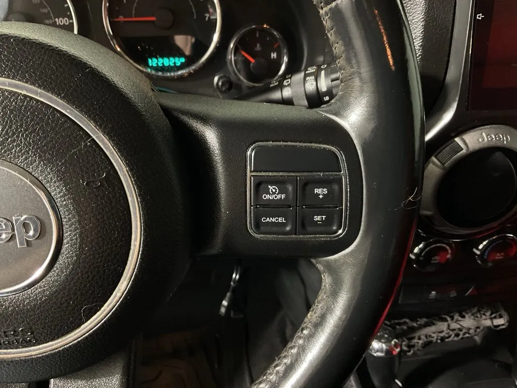Jeep Wrangler photo 24