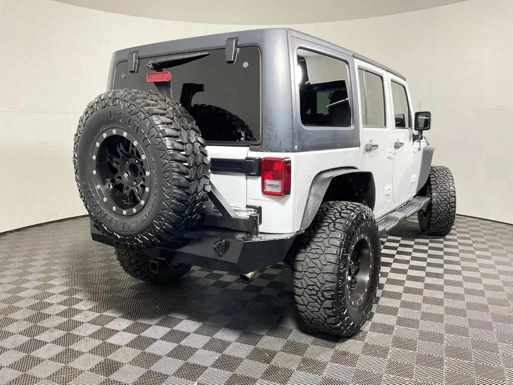 Jeep Wrangler photo 14