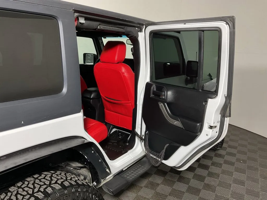 Jeep Wrangler photo 29