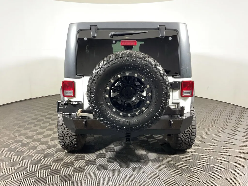 Jeep Wrangler photo 12
