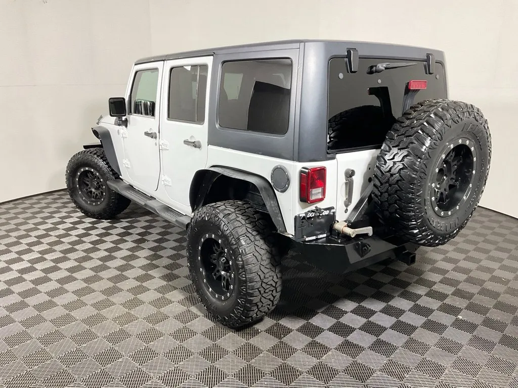 Jeep Wrangler photo 11