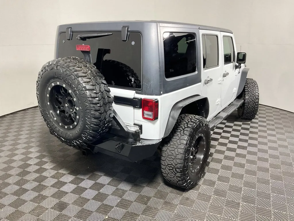 Jeep Wrangler photo 15