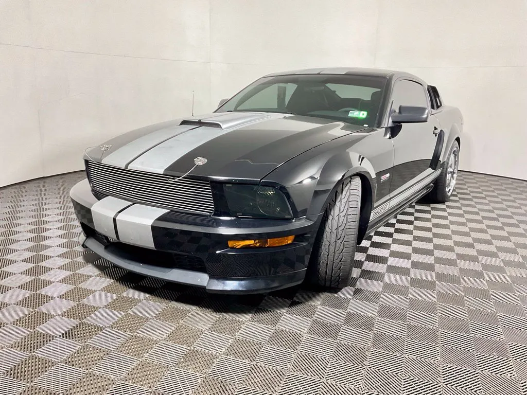 Ford Mustang photo 2