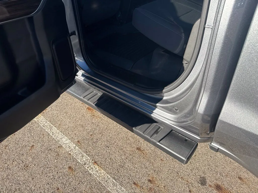 Chevrolet Silverado photo 8