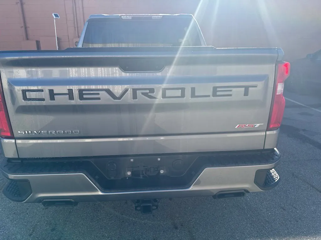 Chevrolet Silverado photo 16