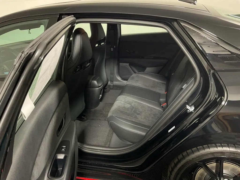 Hyundai Elantra N photo 34