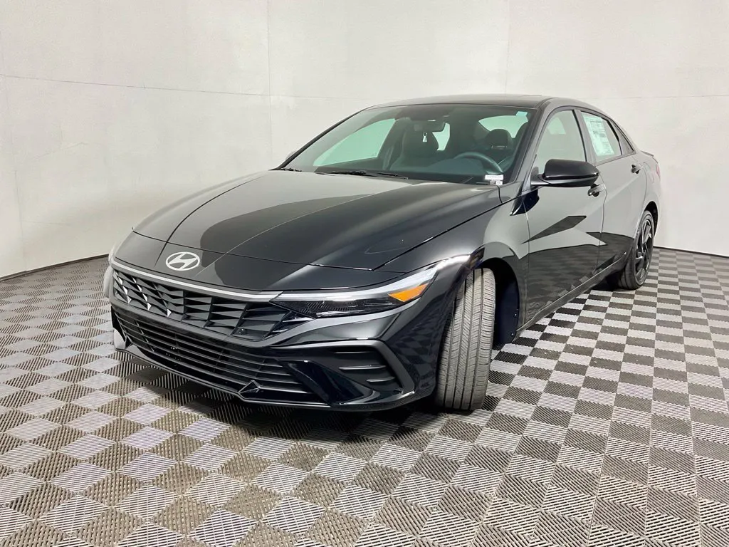 Hyundai Elantra photo 2