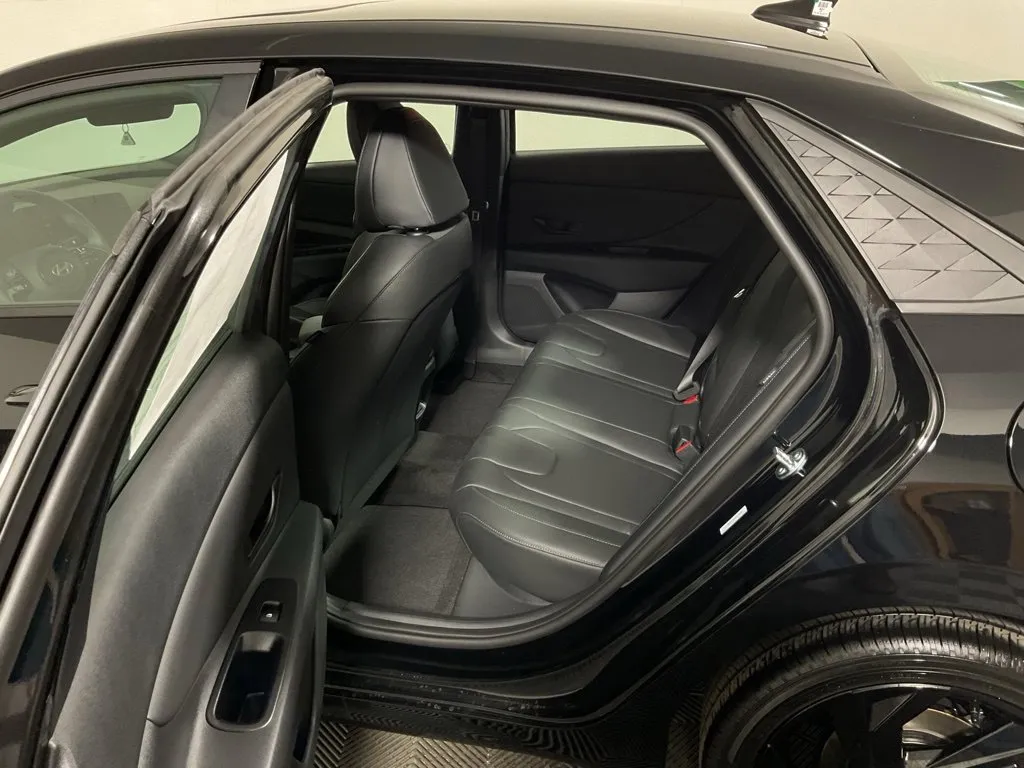 Hyundai Elantra photo 33