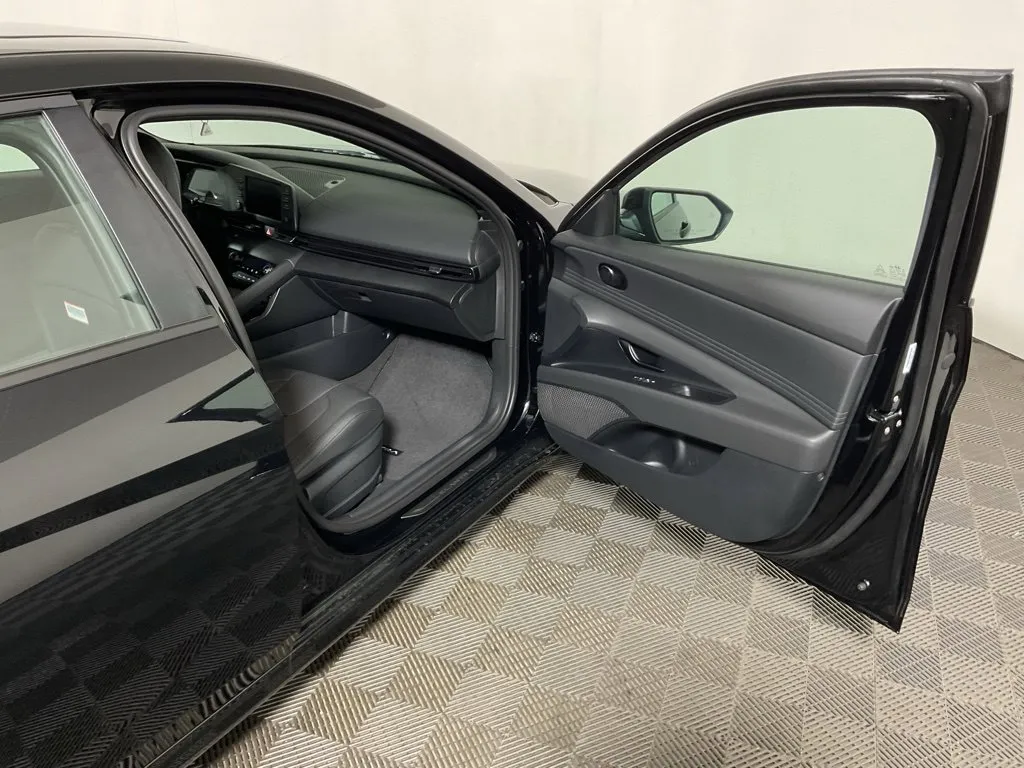 Hyundai Elantra photo 36