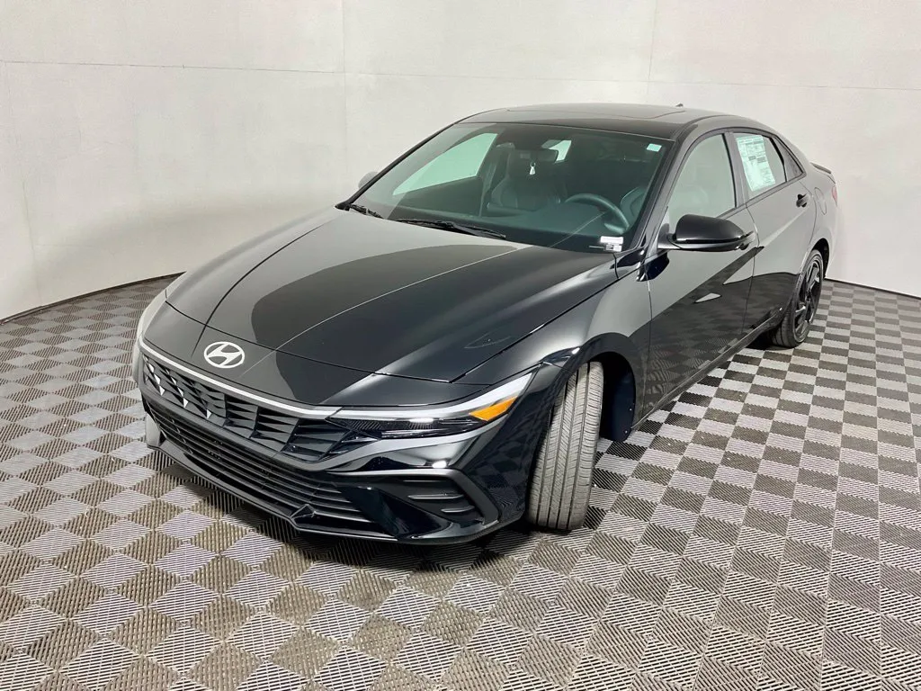 Hyundai Elantra photo 11