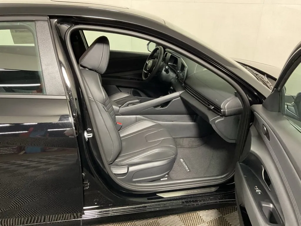 Hyundai Elantra photo 37