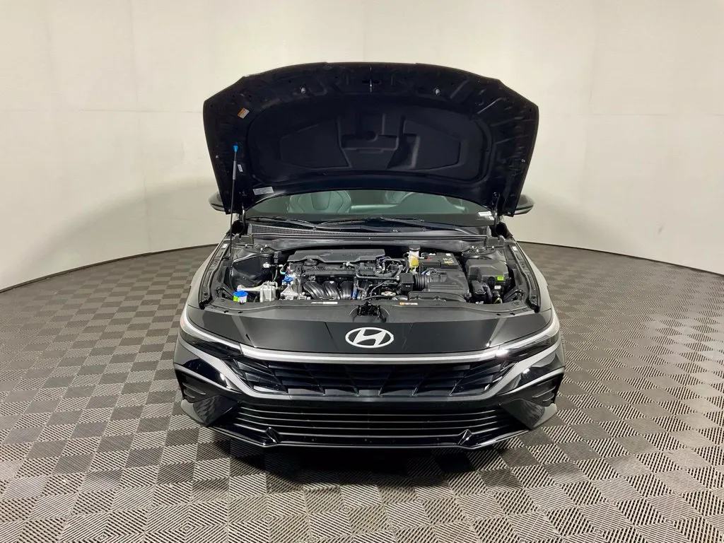 Hyundai Elantra photo 9