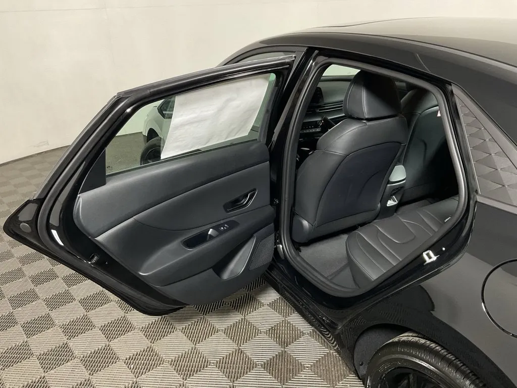 Hyundai Elantra photo 32