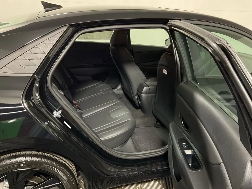 Hyundai Elantra photo 35