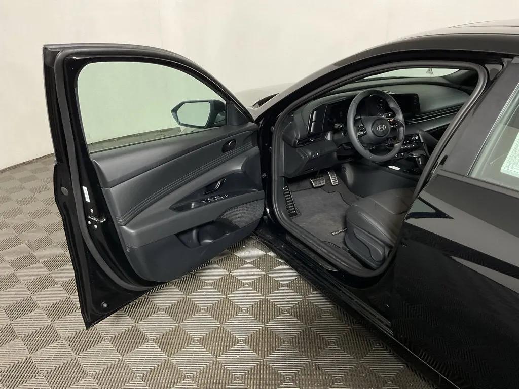 Hyundai Elantra photo 19
