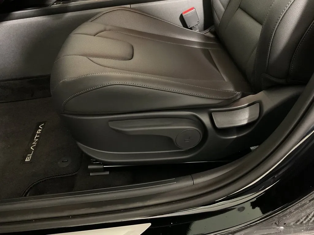 Hyundai Elantra photo 22