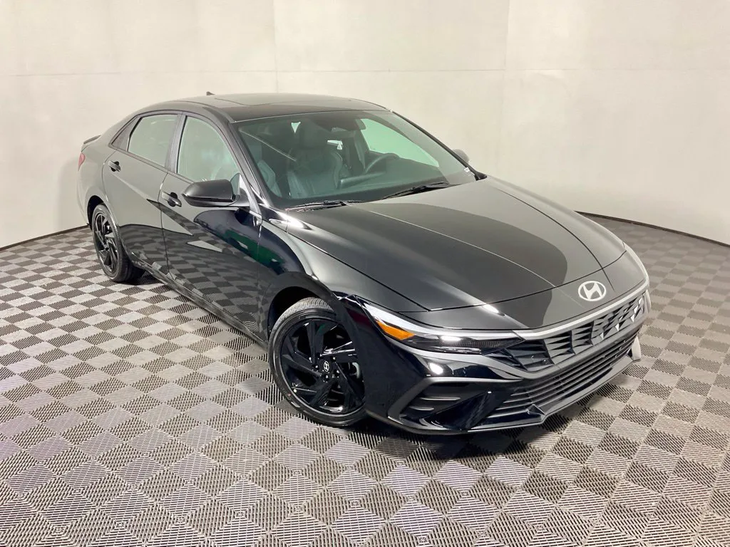 Hyundai Elantra photo 7